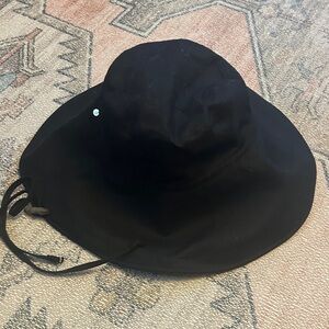 SOLBARI Black Wide-Brim linenSun Hat with Chin Tie